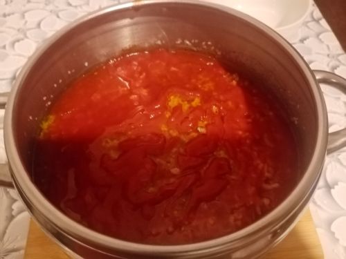 braon pirinač u paradajz soku
