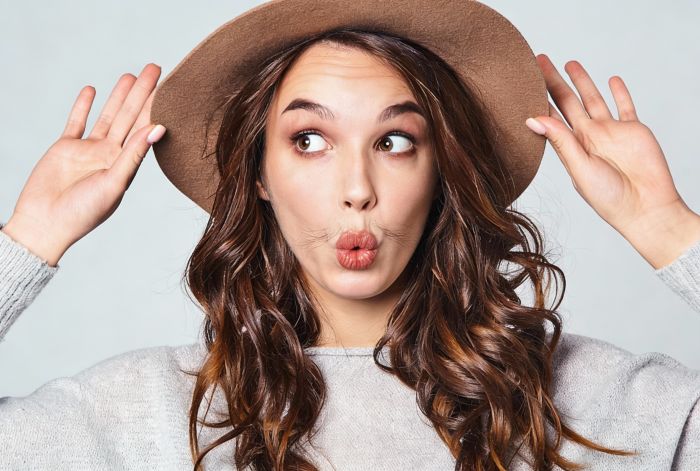 devojka sa dlakama a licu