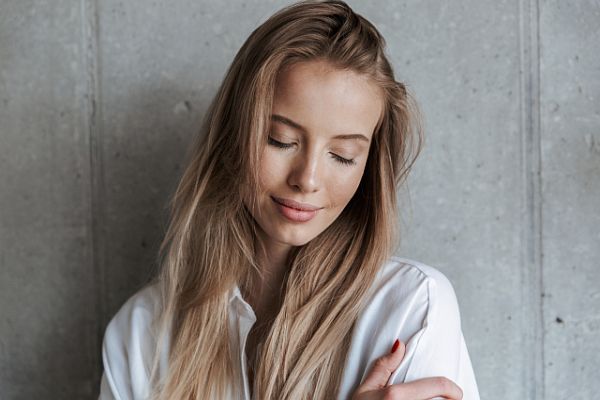 zadovoljna devojka sa negovanim telom